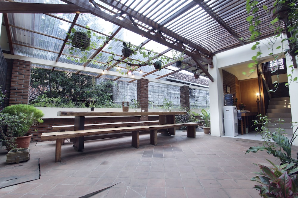 De Hostel 5/29