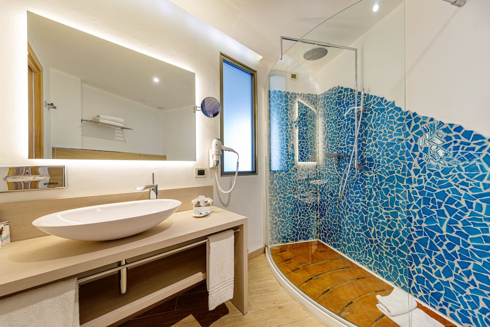 Mercure Olbia Hotel e Spa 75/76