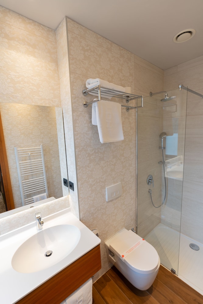 HERITAGE HOTEL KRONE 76/77