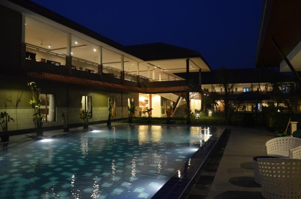 Bumi Gumati Convention Resort 3/28