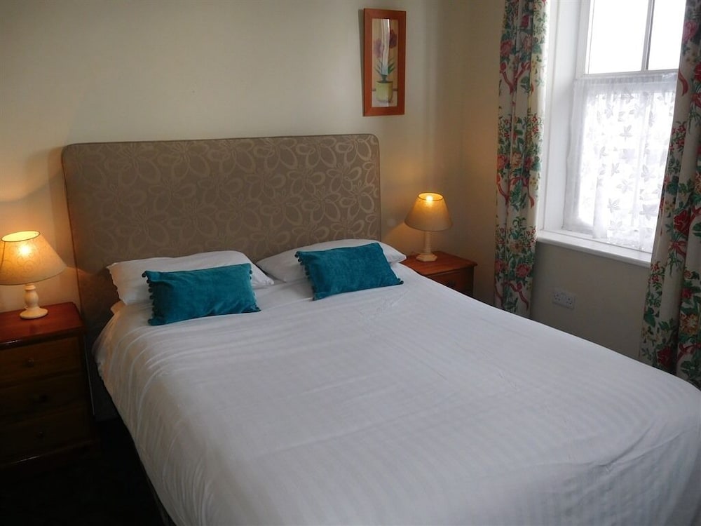 Cliff Hall Hotel 2/35