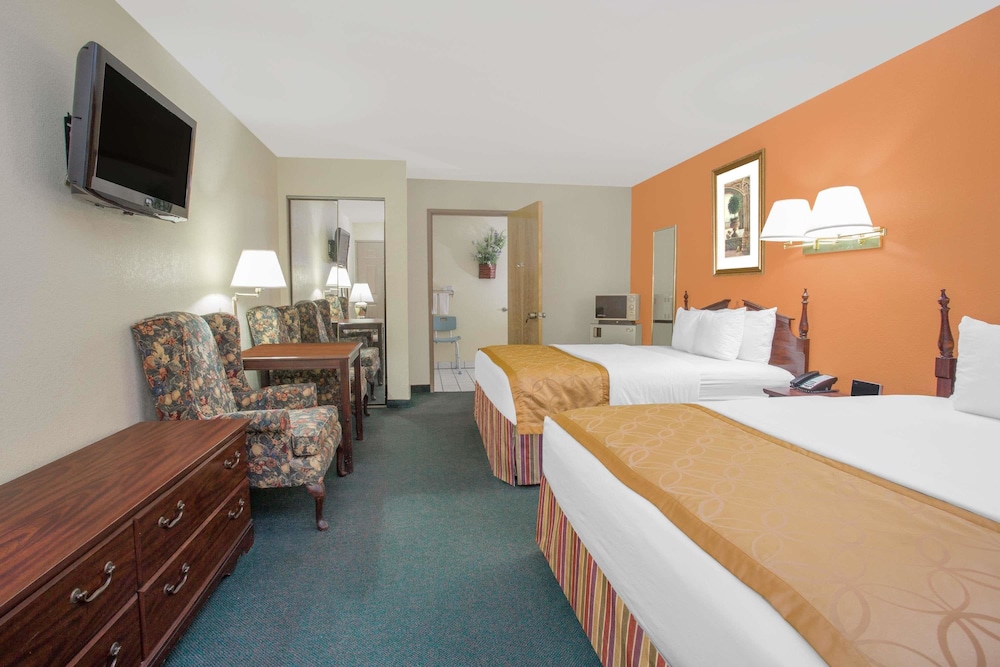 Days Inn & Suites by Wyndham Red Rock-Gallup 8/20