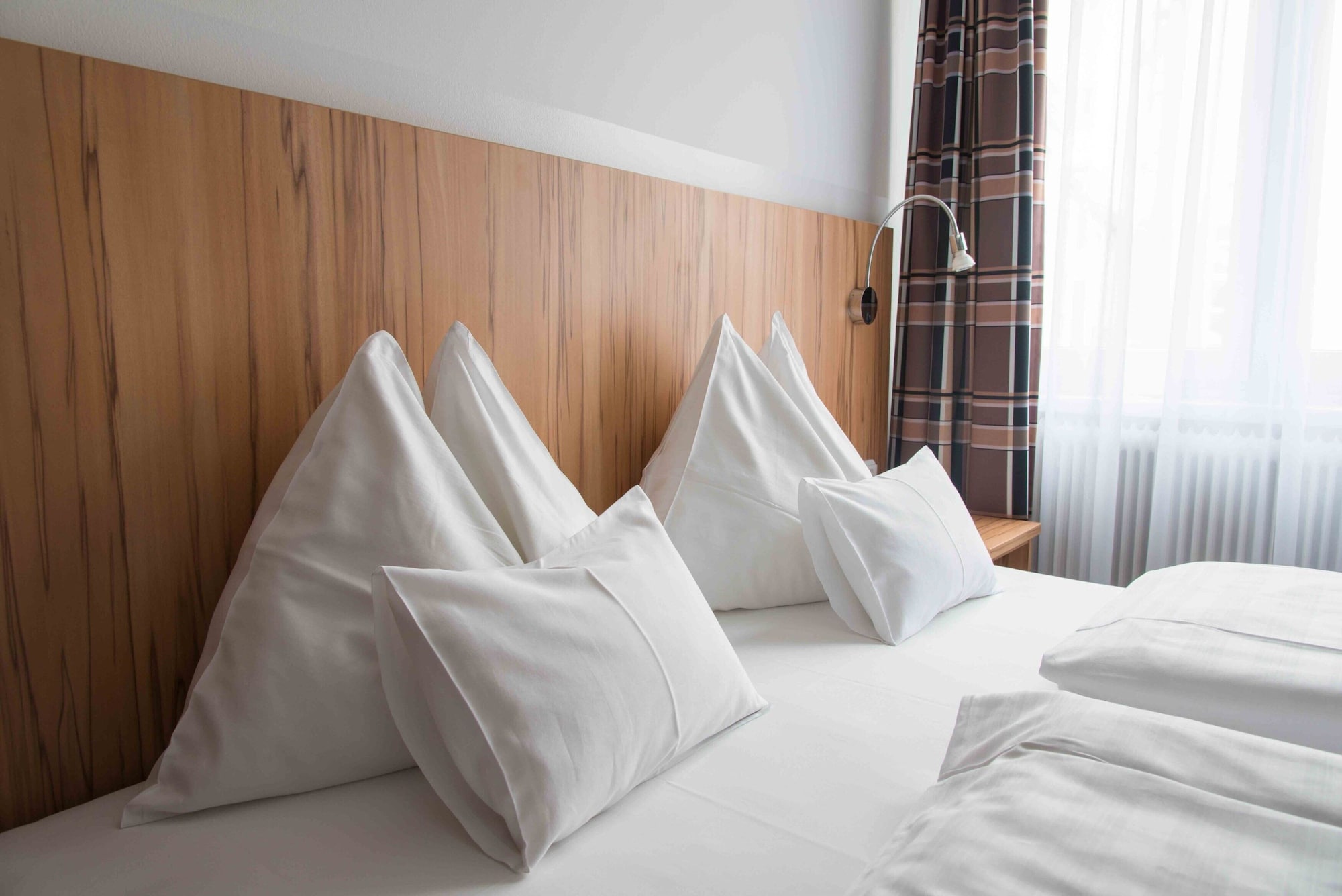 ROOM, DOUBLE OR TWIN BED, SHARED TOILET, PRIVATE SHOWER