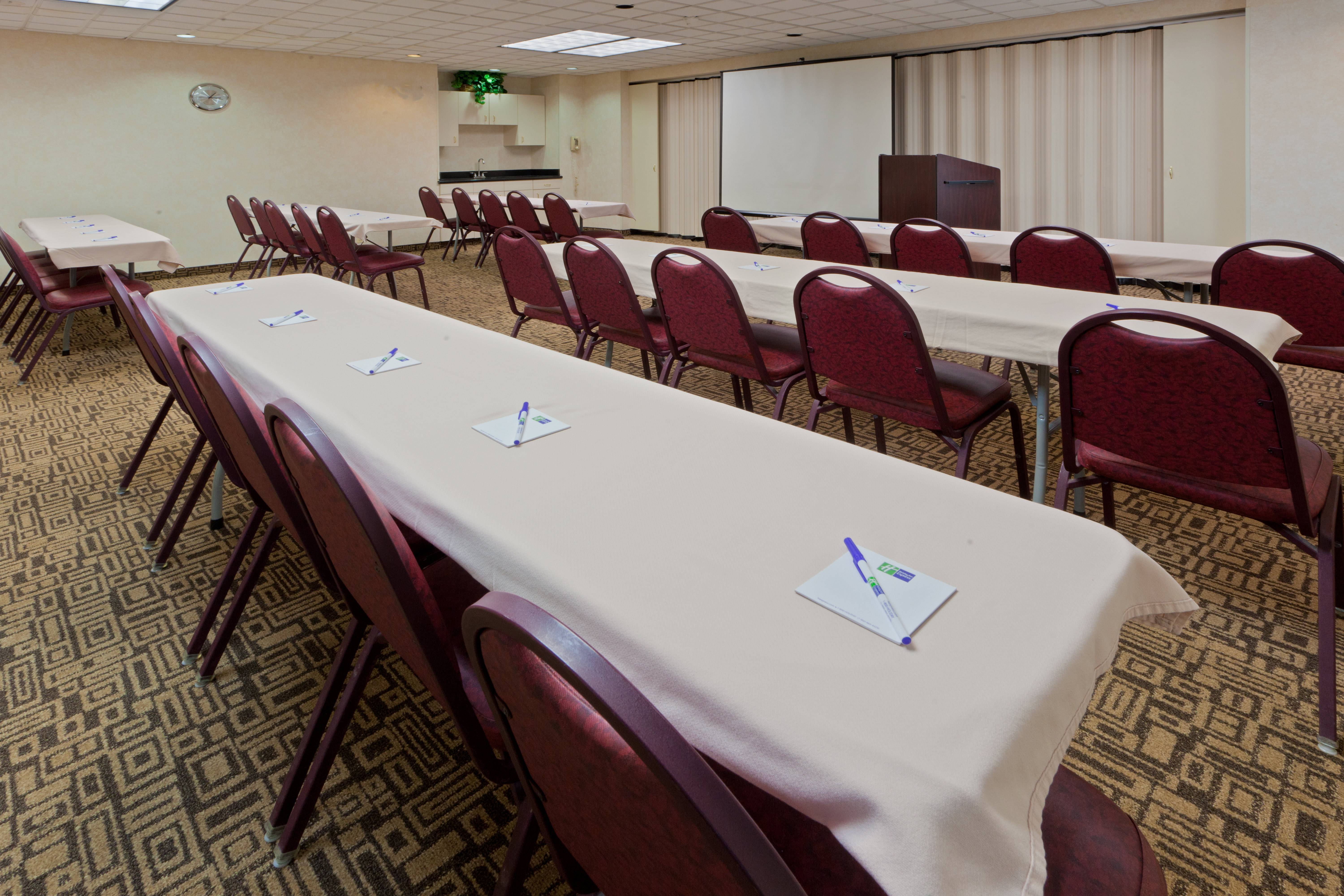 Holiday Inn Express Hotel And Suites Charleston Southridge 33/50