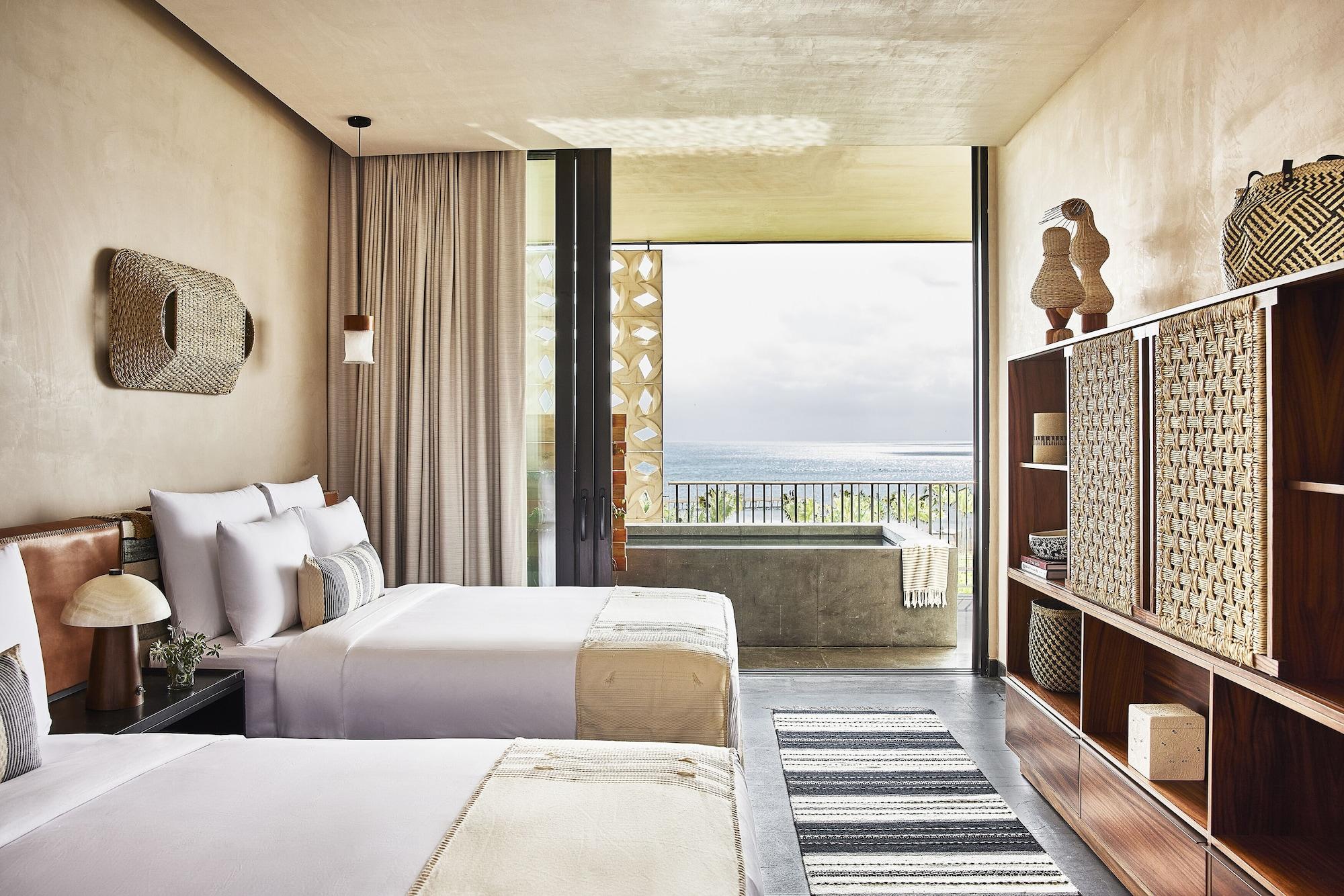 3 Bedrooms, Ocean, Penthouse, Plunge Pool