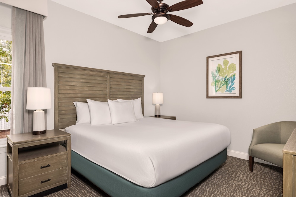 3 BEDROOMS, CONDO, STANDARD