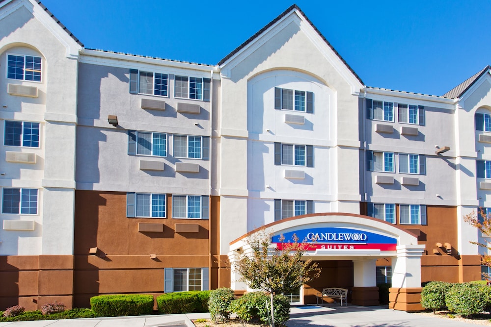 Candlewood Suites Medford 7/52