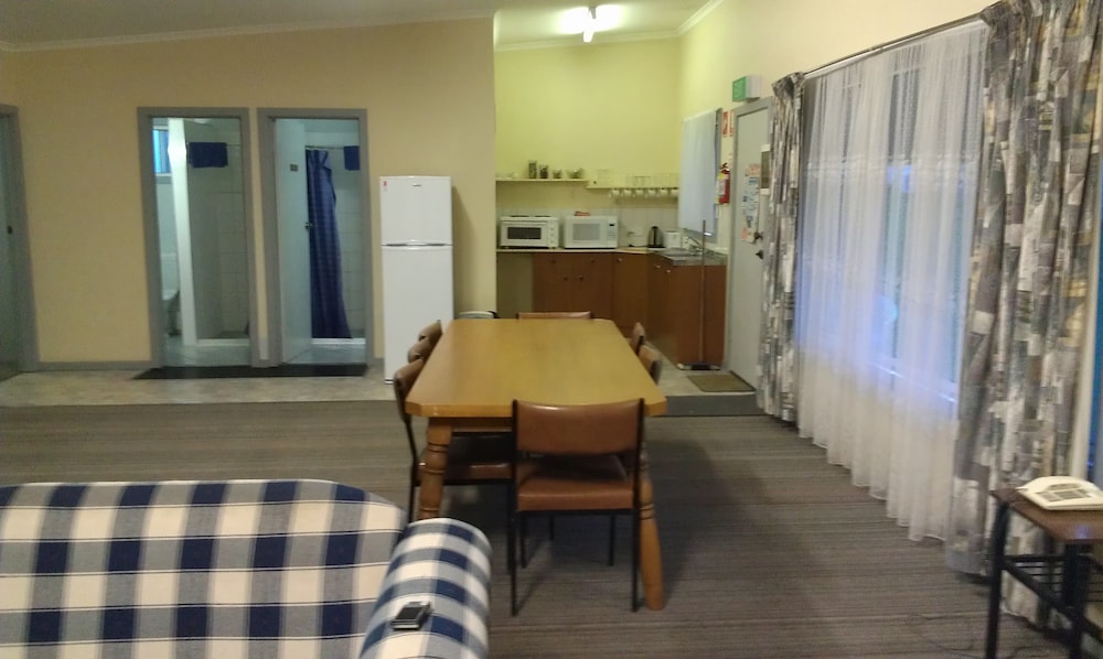 AVALON MOTEL 33/45