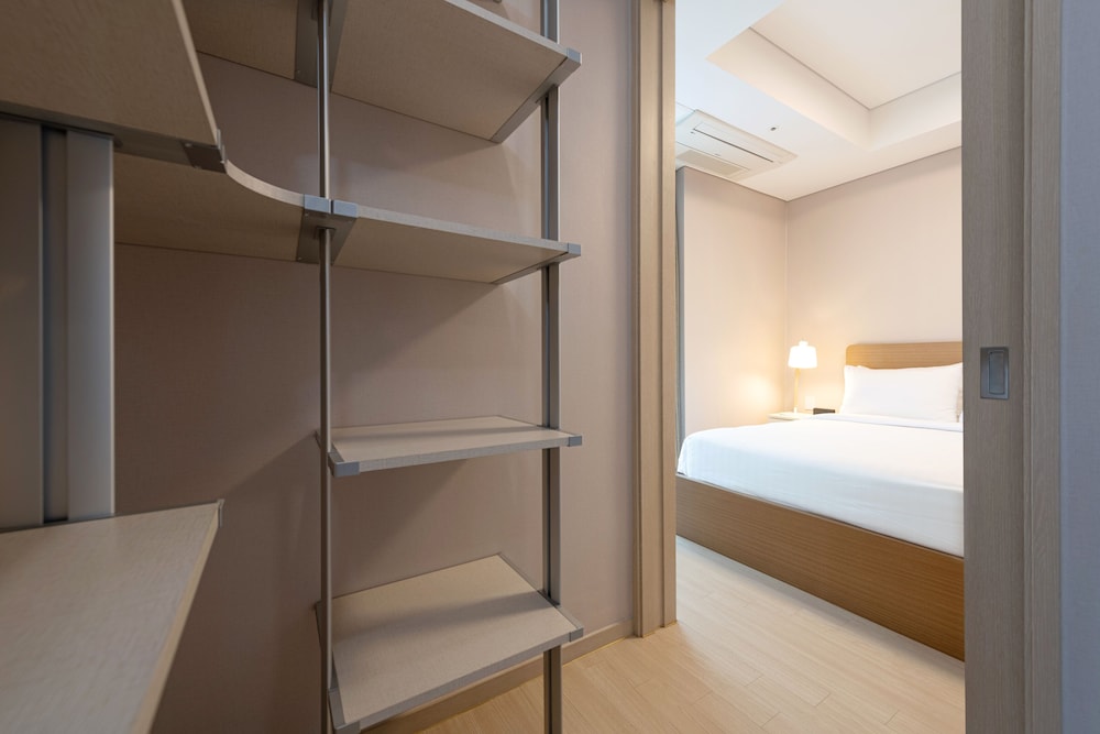 Golden Tulip Incheon Airport Hotel and Suites 34/63