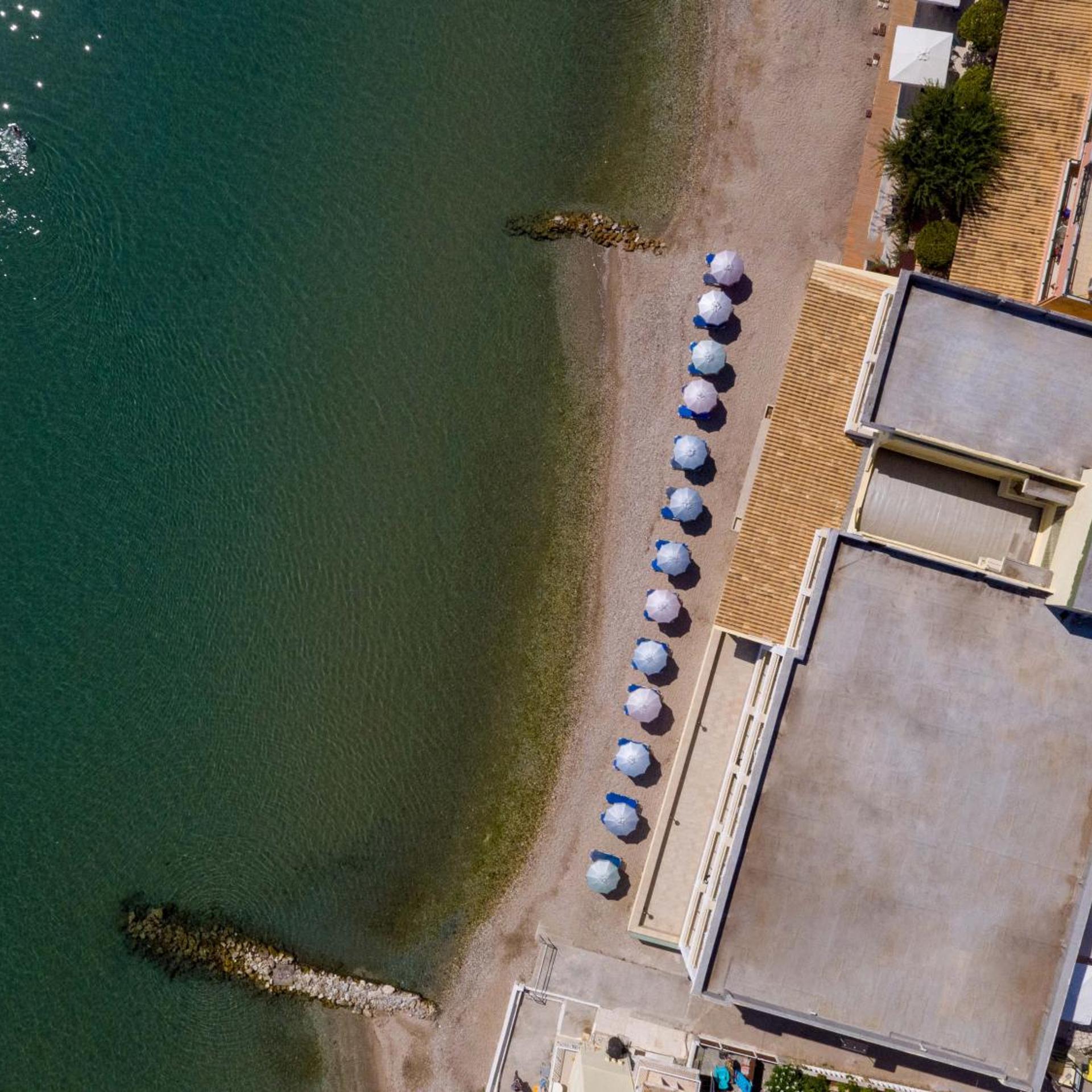 Rossis Beach Hotel 55/58