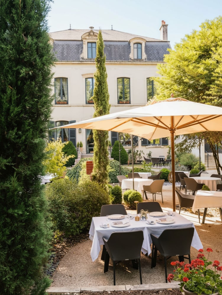 Hostellerie Cedre and Spa Beaune 52/55