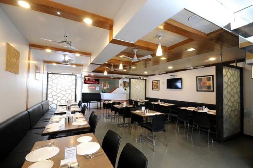Hotel Vyankatesh 30/35