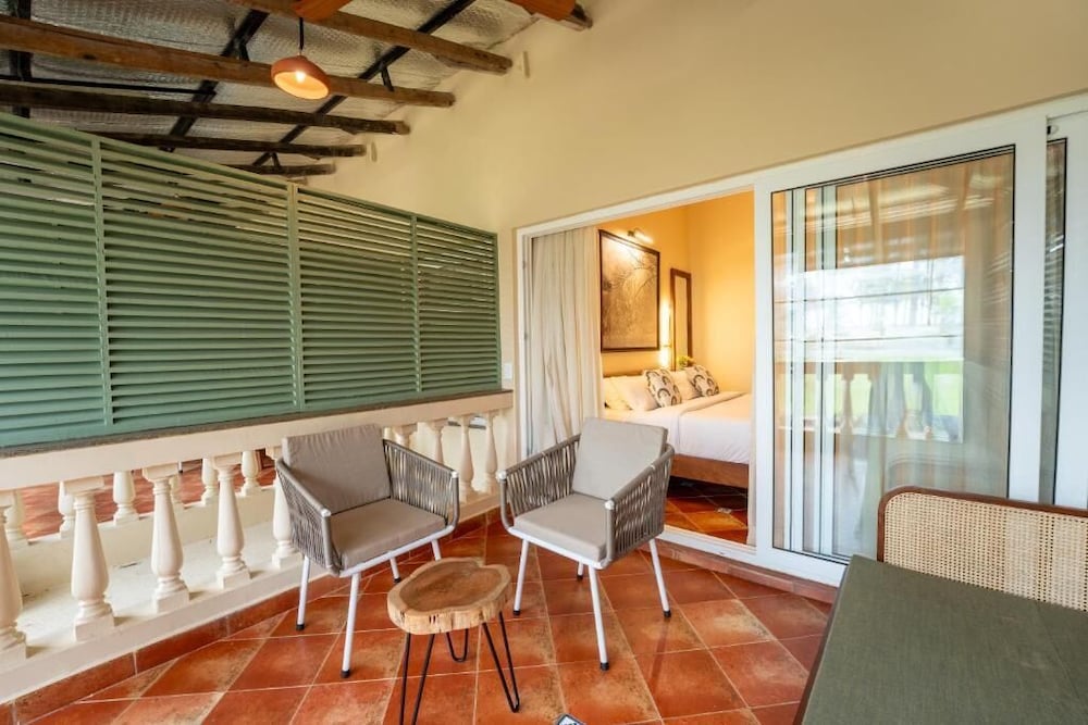 C'roque Beach Resort 31/50