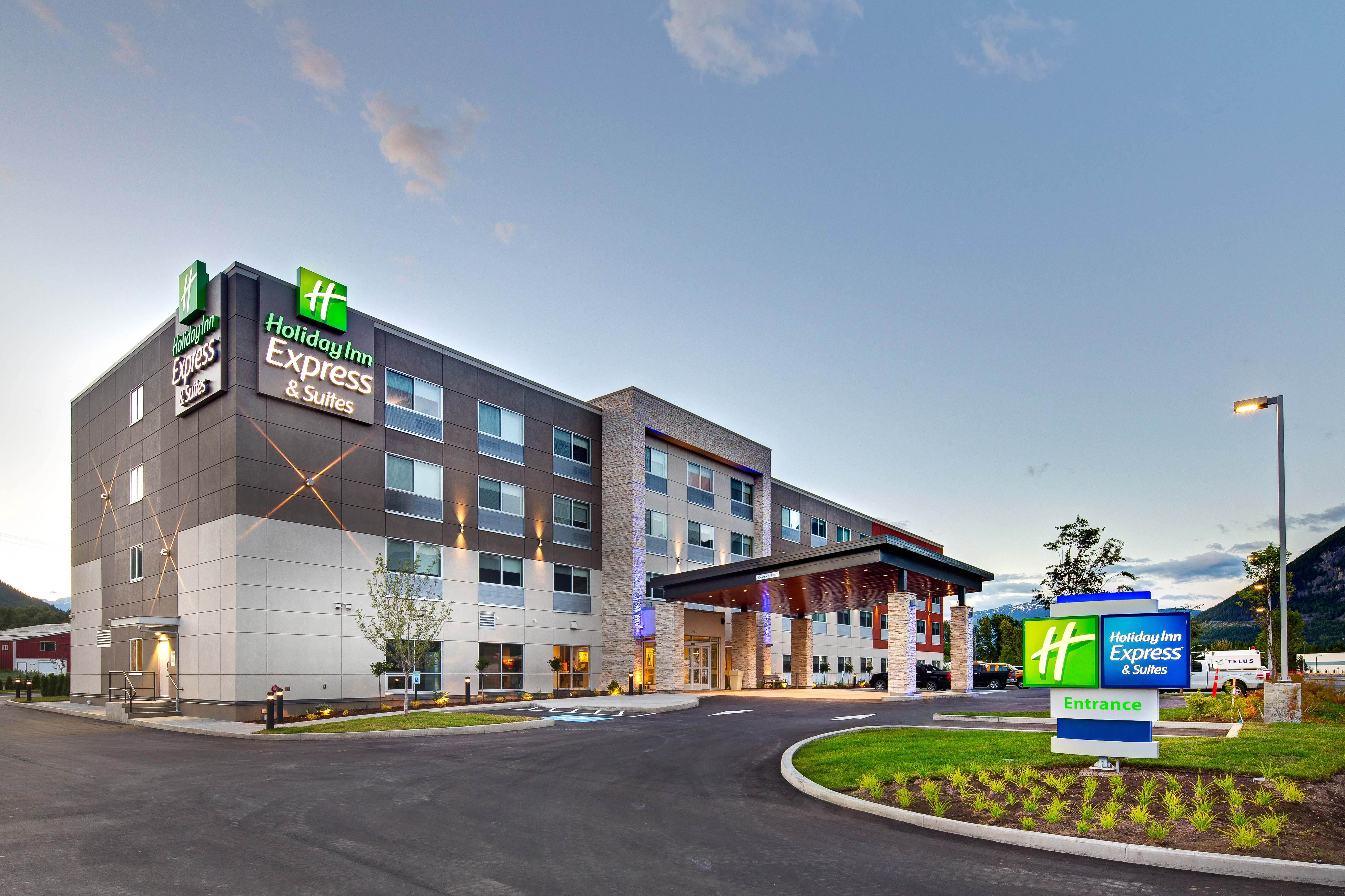 Holiday Inn Express Suites Terrace 2/55