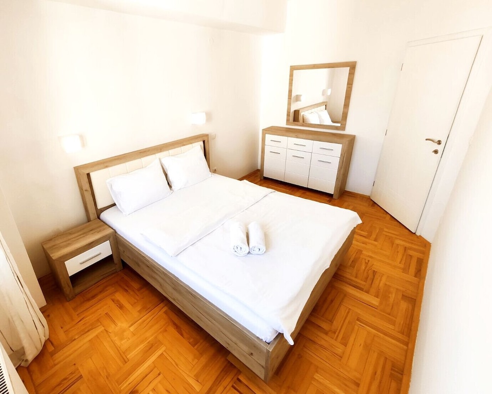Urban Serviced Apartments 12/50