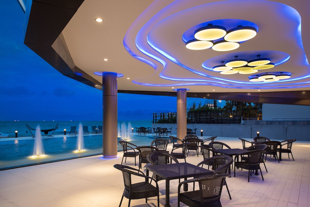Rodina Beach Hotel 60/74