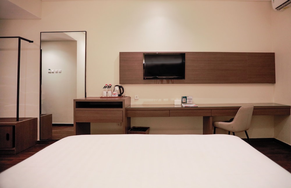 Lotus Garden Hotel 12/43