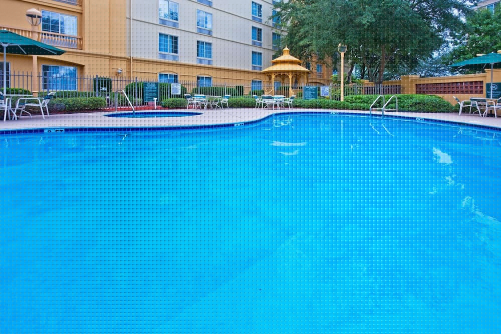 La Quinta Inn Suites Ocala 9/72