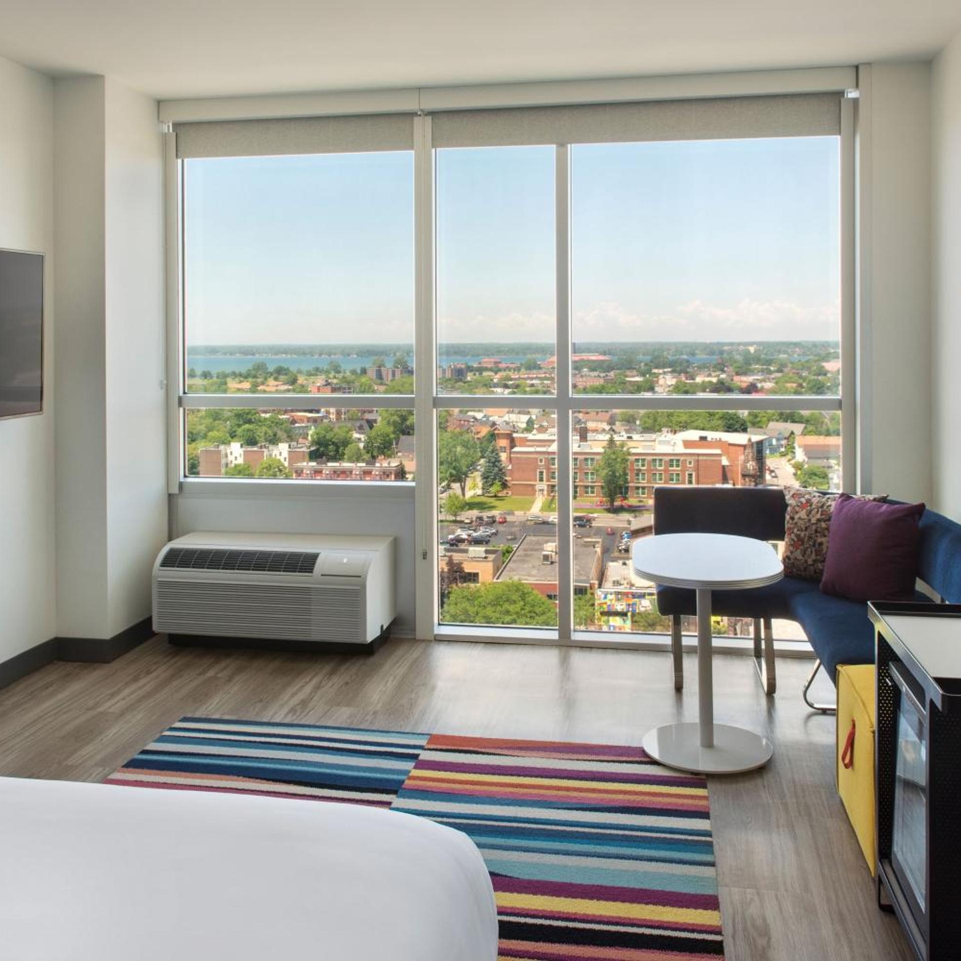 Aloft, Guest Room, King Bed, with View