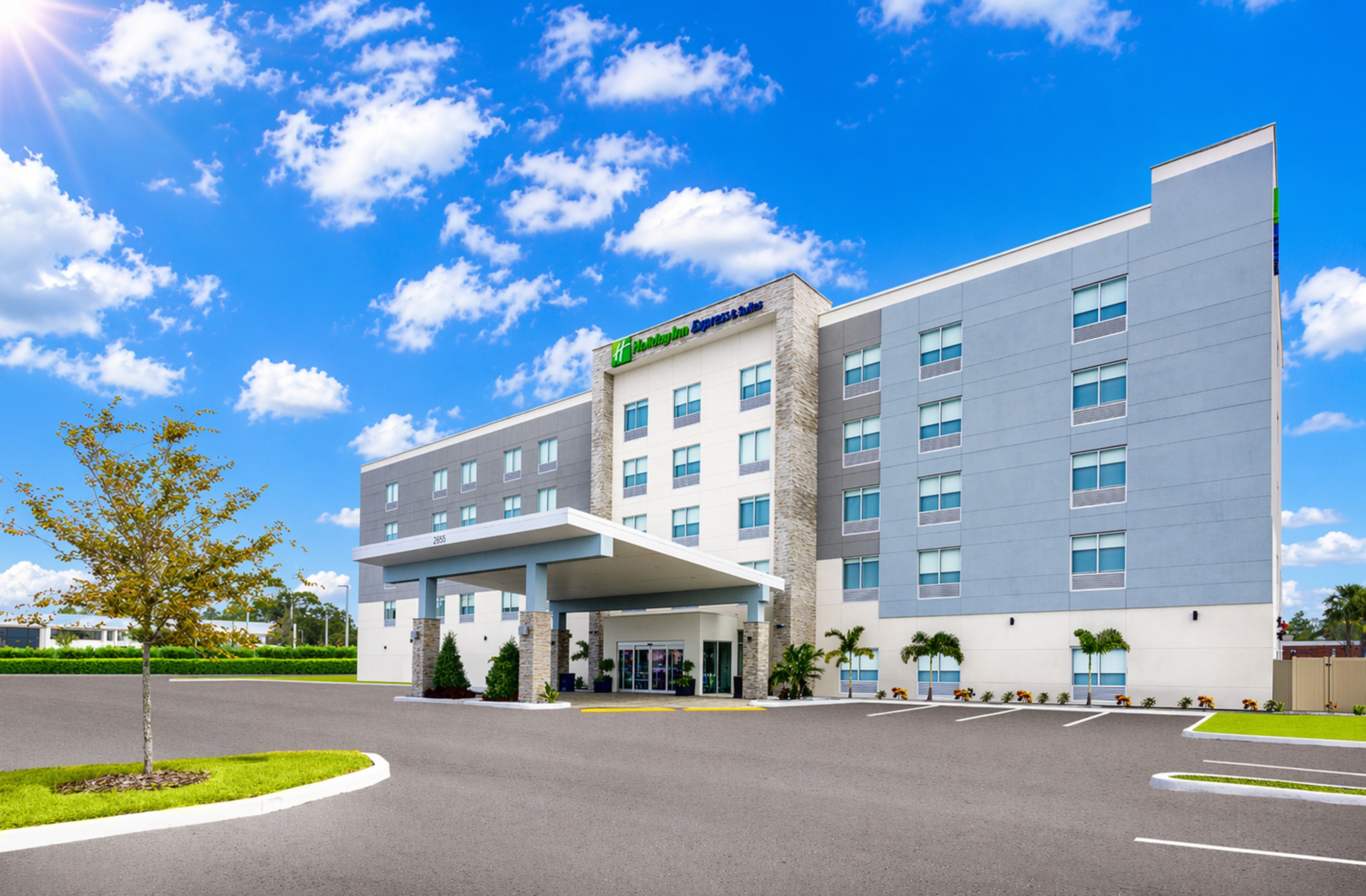 Holiday Inn Express & Suites Tampa Stadium Airport Area 29/36