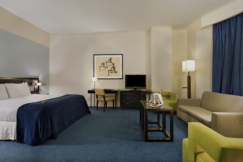 The Chemists Club Hotel 16/21