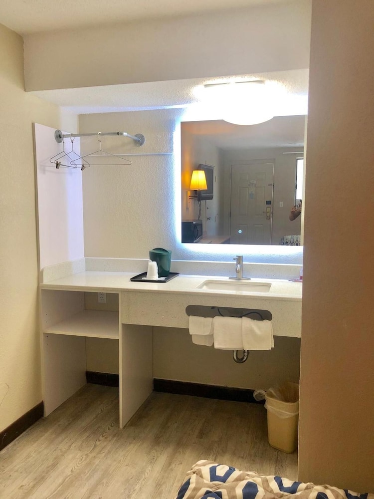 Somatel Nashville Airport Hotel 14/49