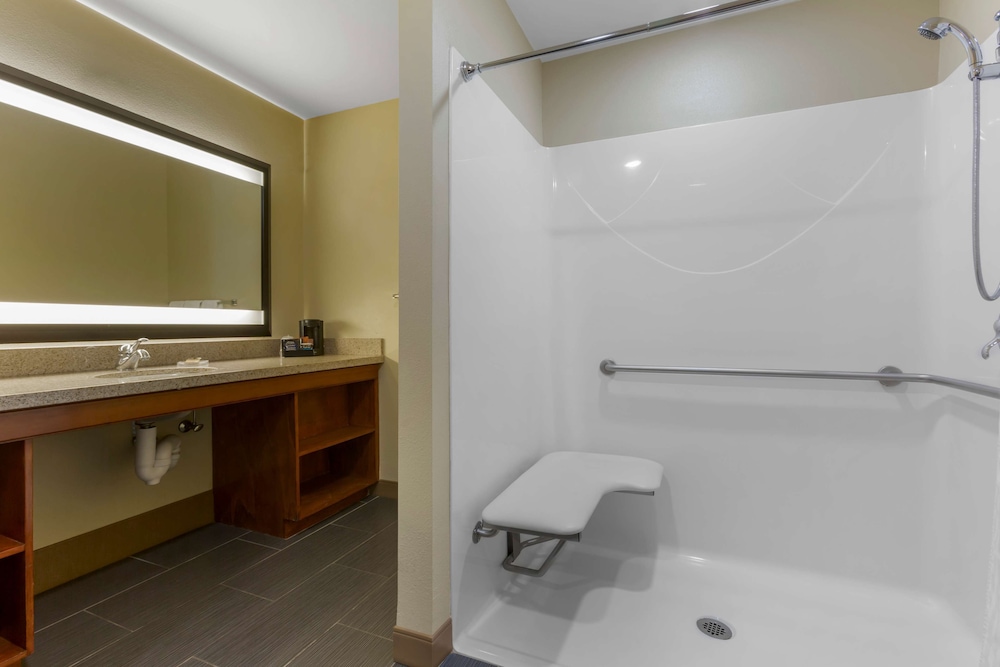 غرفة قياسية بسرير كينج لذوي الإعاقة، Best Western Plus Clocktower Inn 3/5
