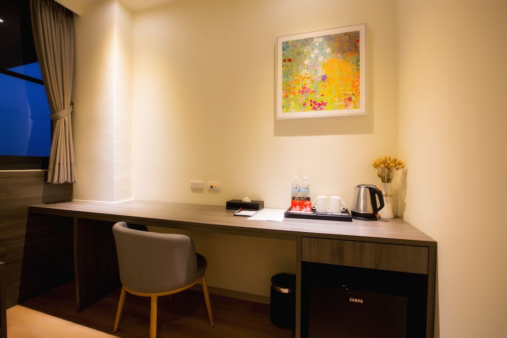 Fangliao Hotel 53/65
