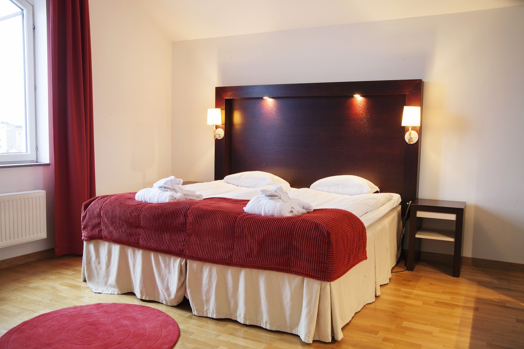 Standard, Queen Bed, Pool Access