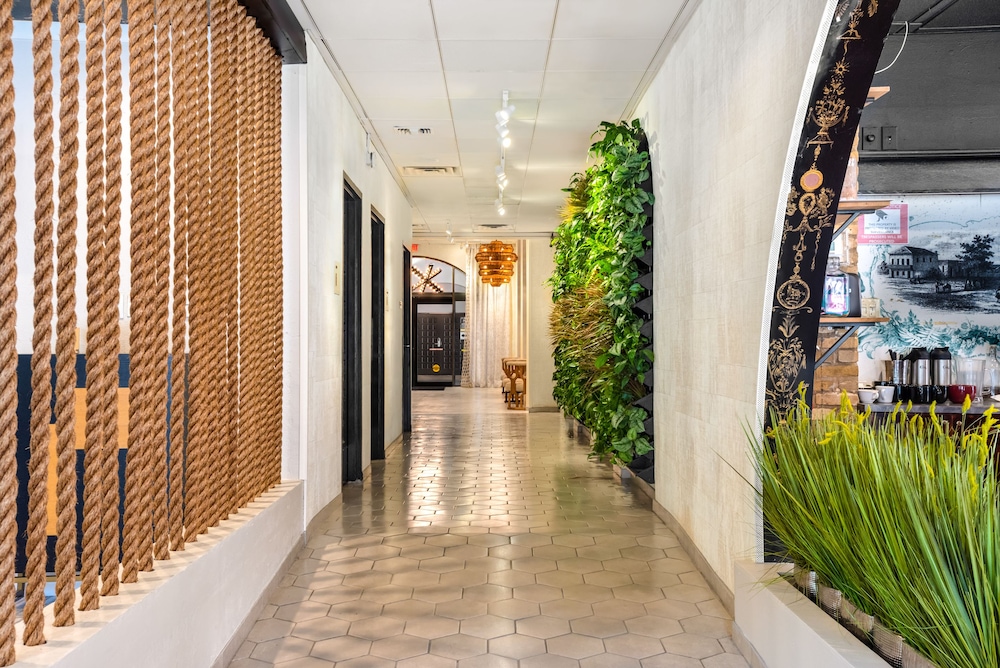 Riverwalk Plaza Hotel 4/50