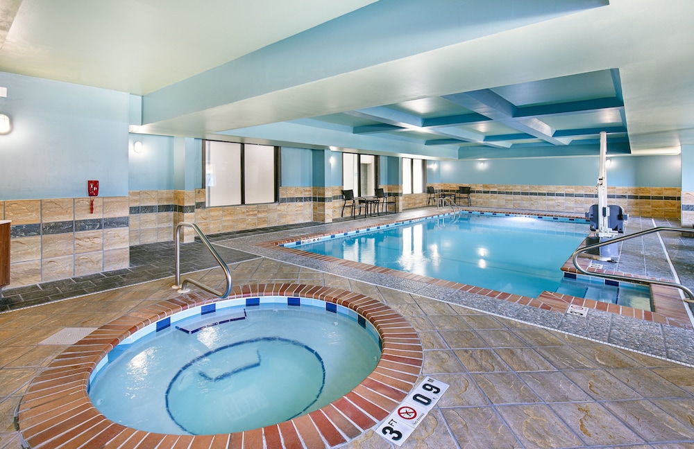 Holiday Inn Express & Suites Birmingham - Inverness 280, an IHG Hotel 36/74