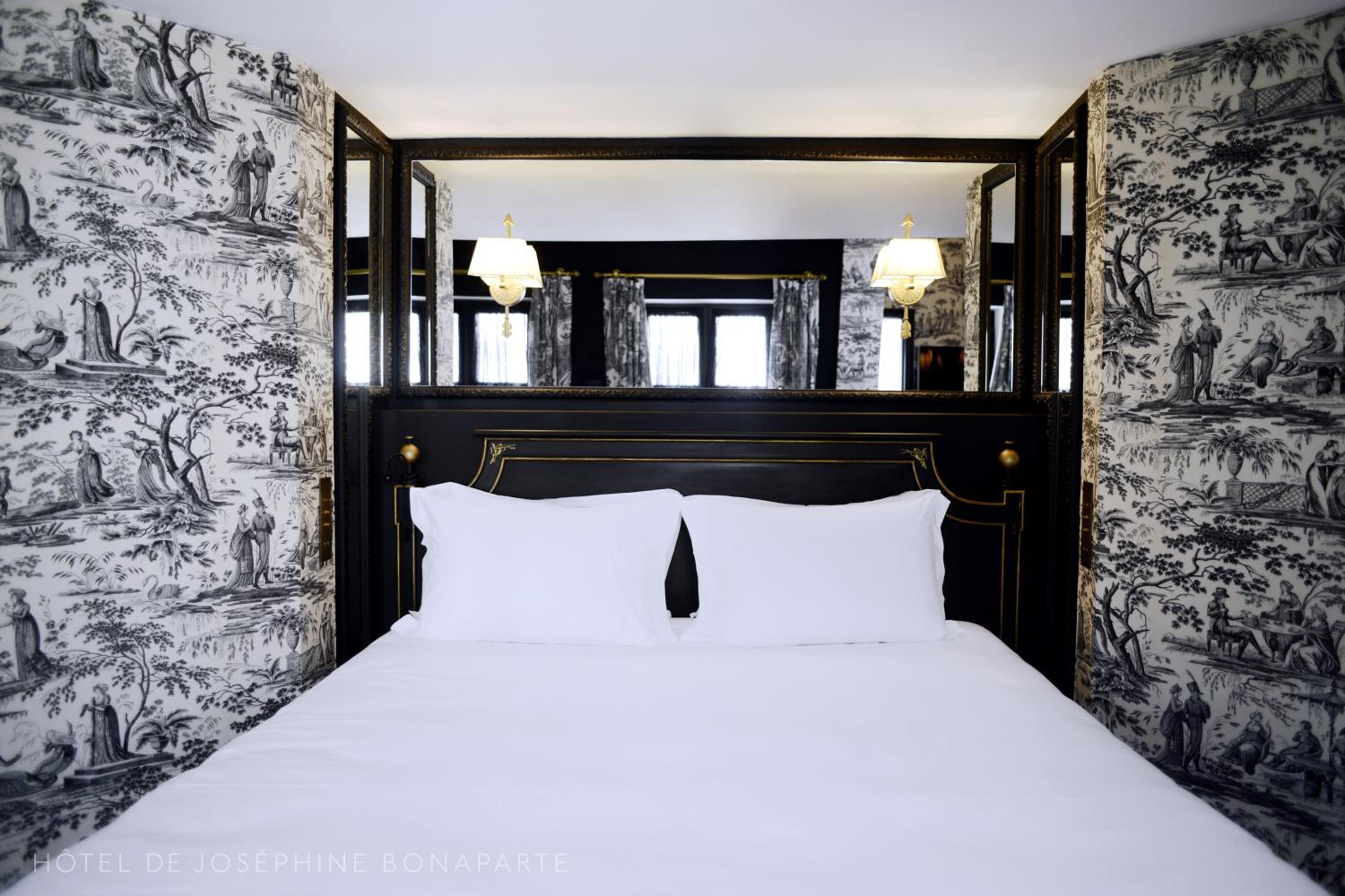 جناح جونيور، Hotel De Jobo 2/4