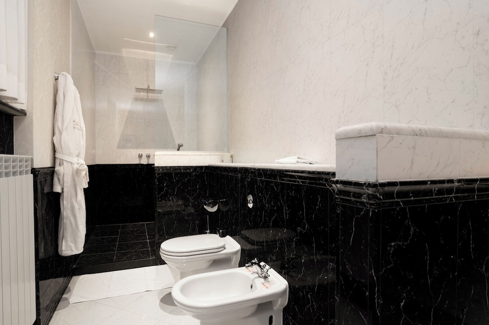 Maxim Hotel 35/40