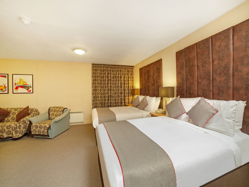 Deluxe Quad Room