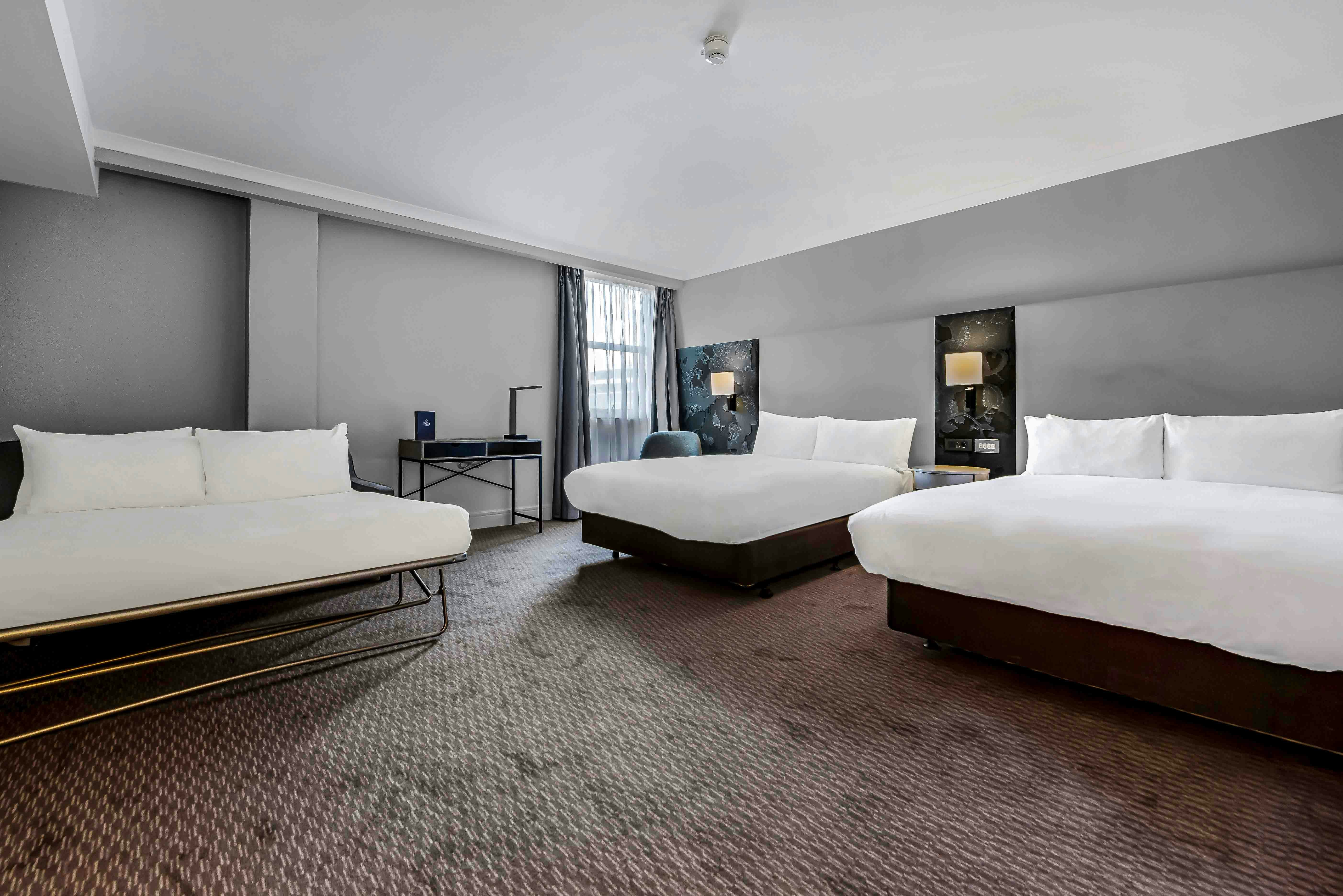 DELUXE, 3 DOUBLE BEDS