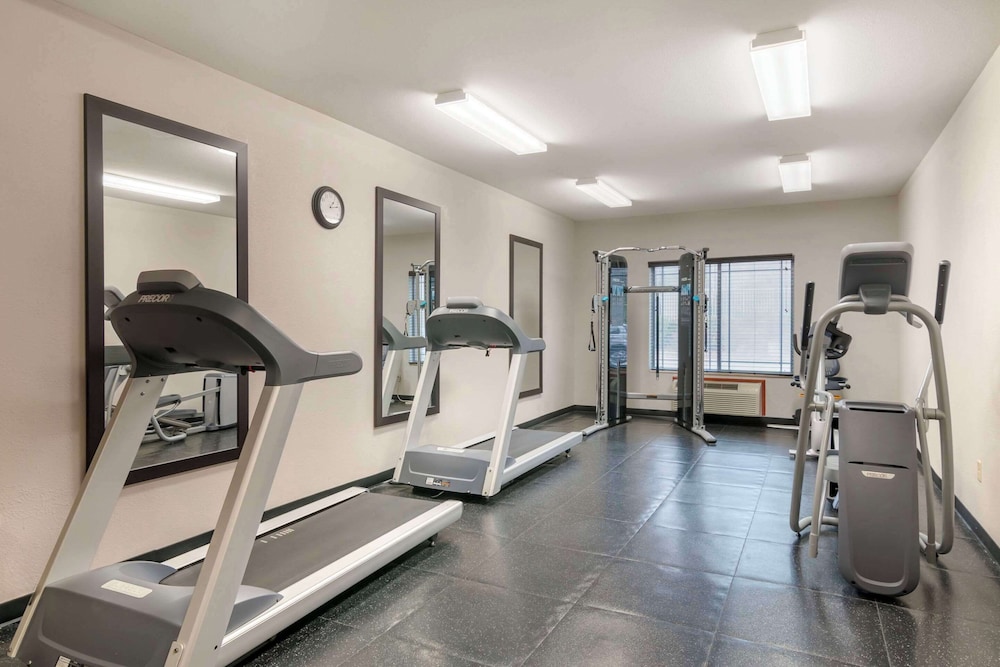 Country Inn & Suites by Radisson, Columbia, MO 22/40