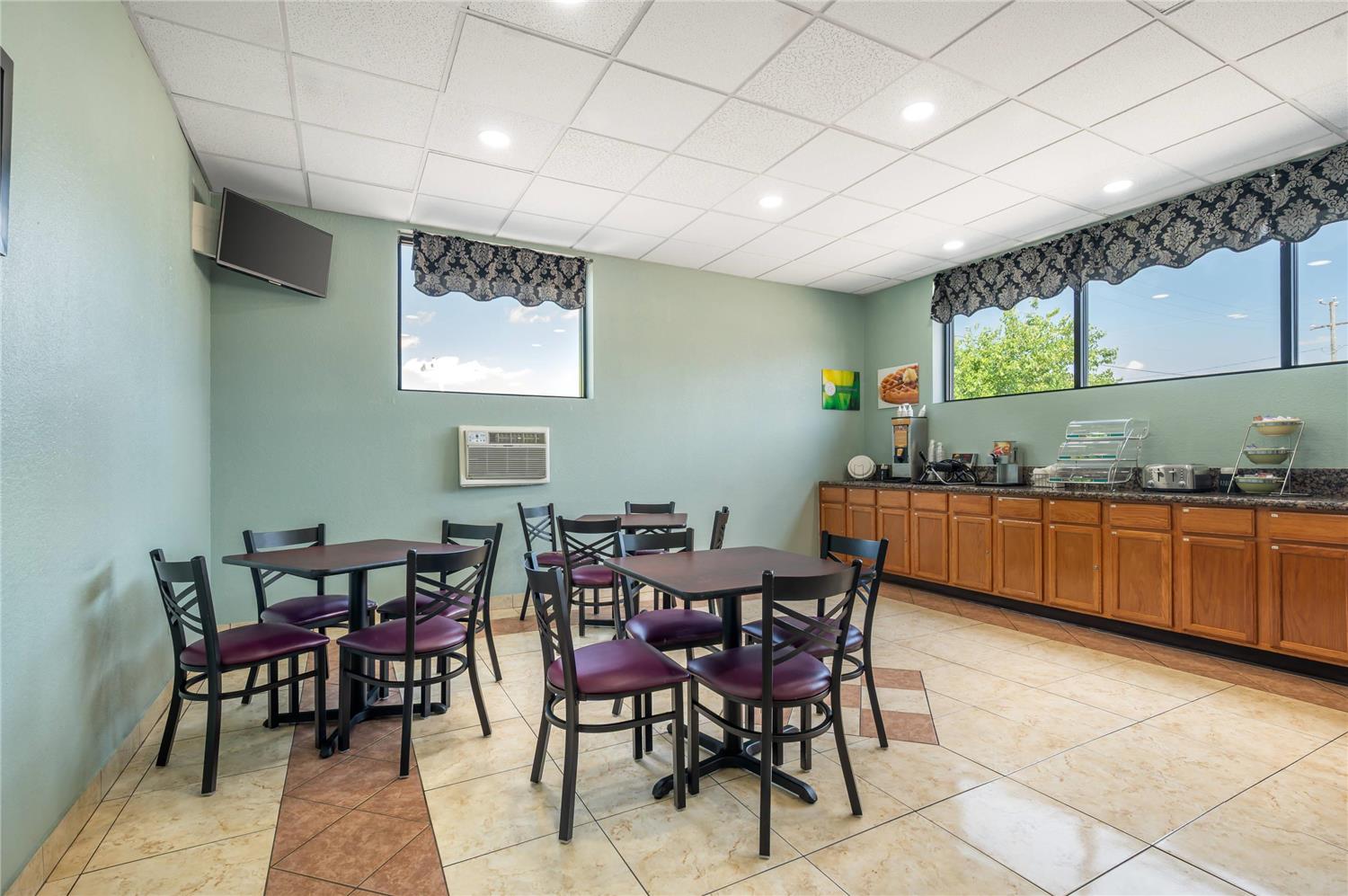 Quality Inn Chesapeake - Greenbrier 23/27
