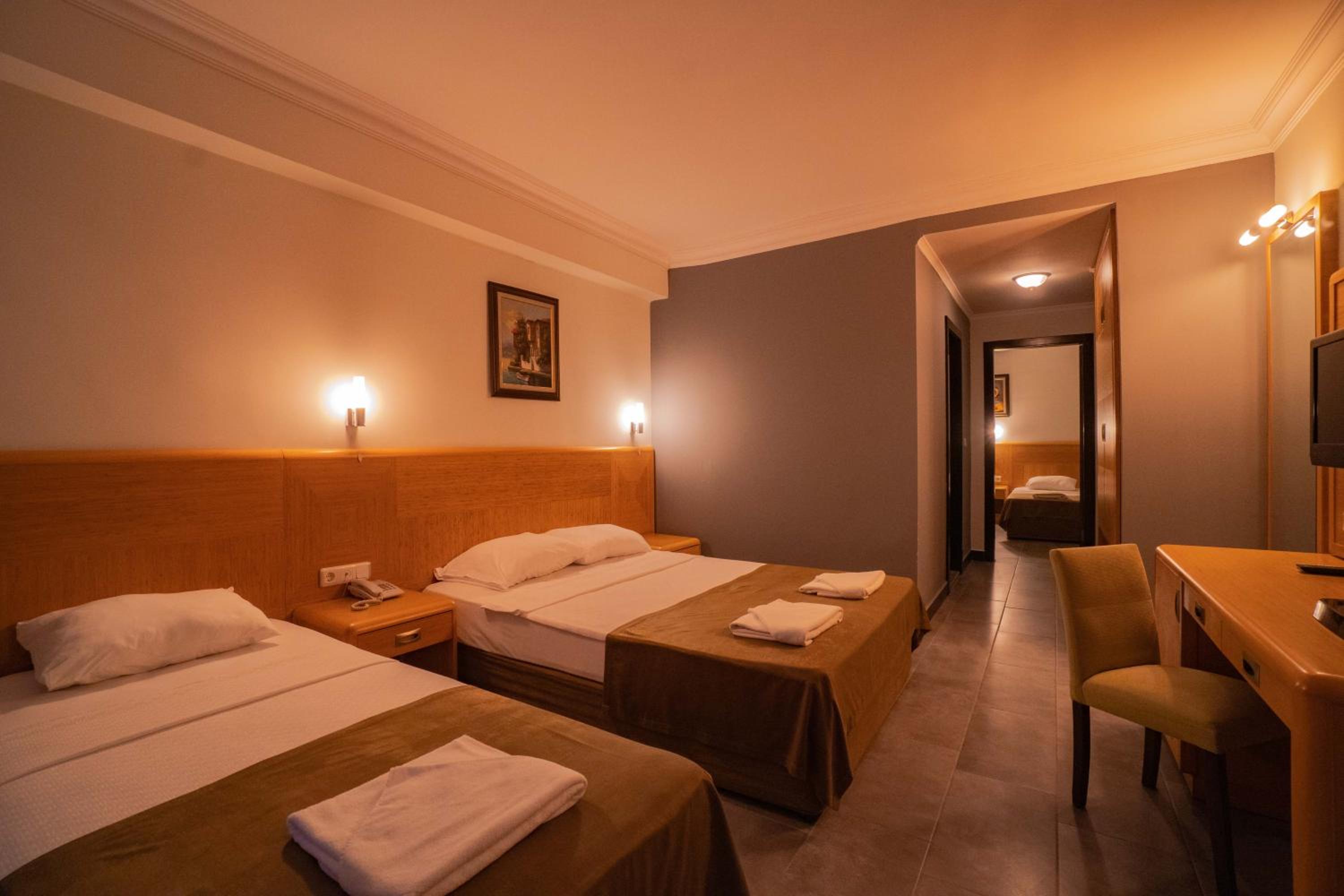 غرفة عائلية بسرير مزدوج وسريرين منفصلين، SENZA Grand Santana Hotel 3/5