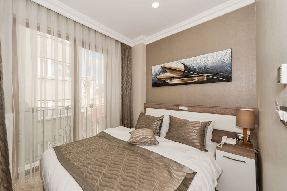 Alphonse Hotel 23/50