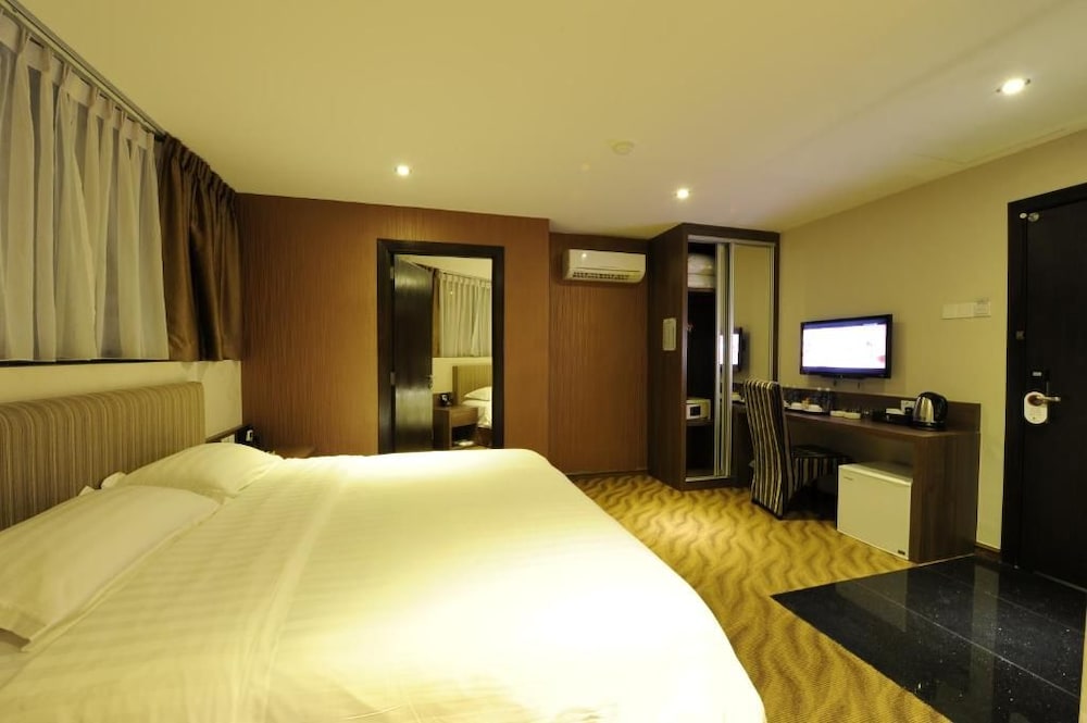The Imperial Hotel 17/34