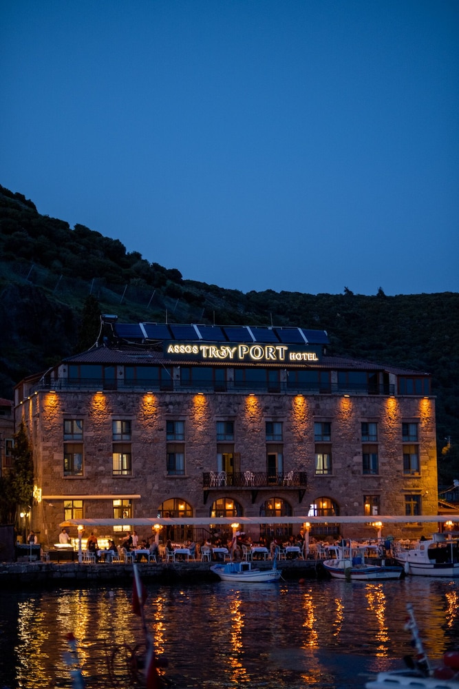Assos Troy Port Hotel 36/47