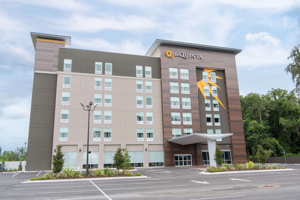 La Quinta Inn & Suite by Wyndham Lake City 6/29