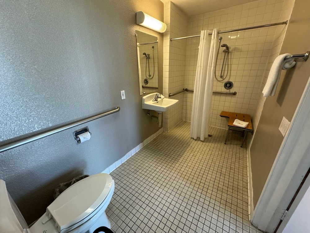 غرفة قياسية بسرير مزدوج، Motel6 Ventura, CA - South 10/10