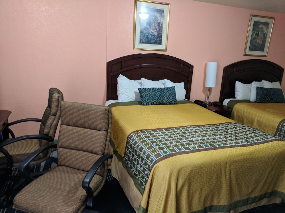 La Hacienda Motel 27/65