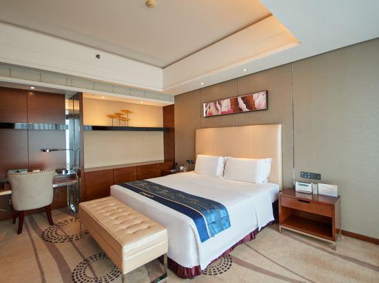Smart, Agarwood, Sleep, Suite, King Bed, Garden View