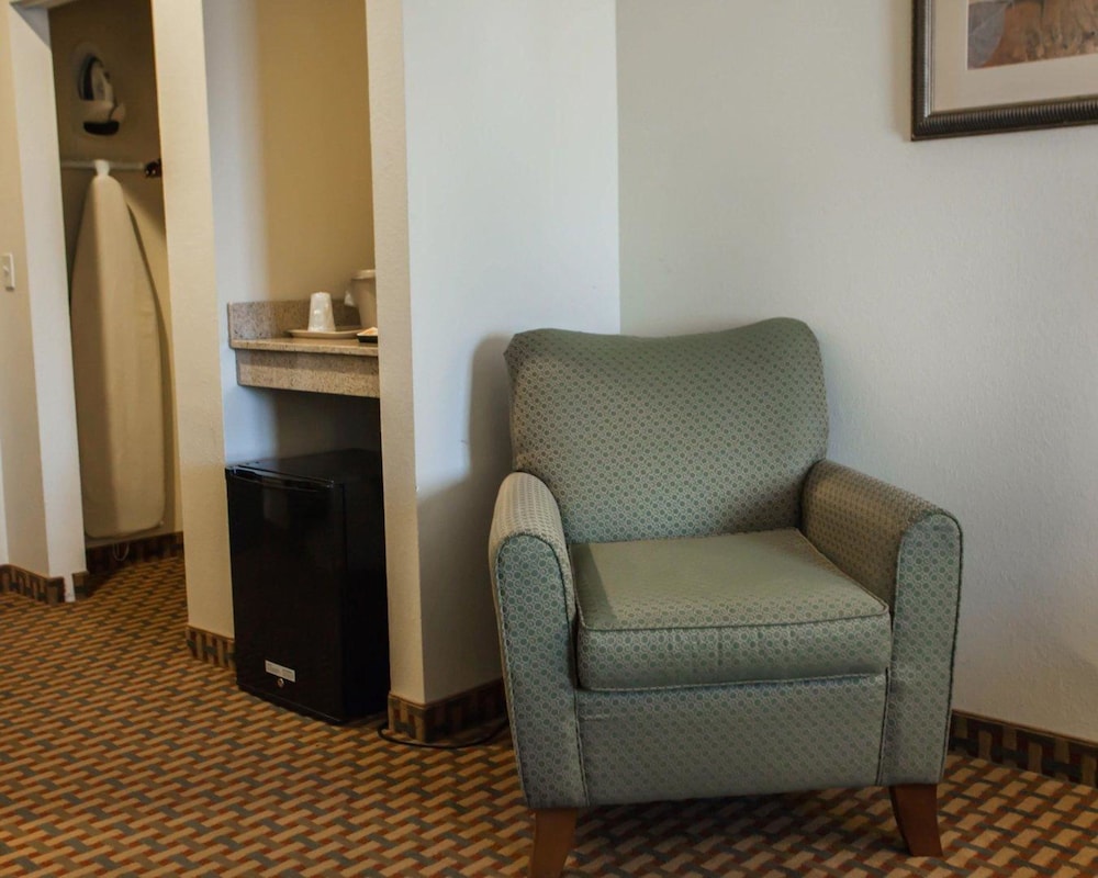 Comfort Inn and Suites Harrisonville 29/48