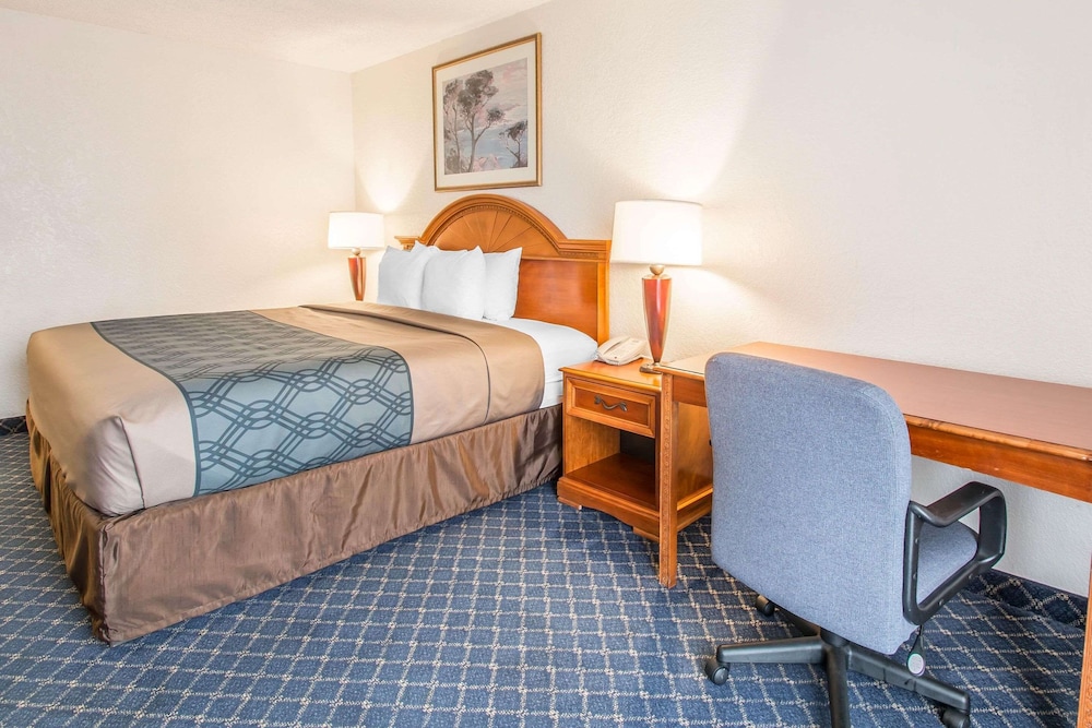 North Miami Beach Gardens Inn & Suites 31/42