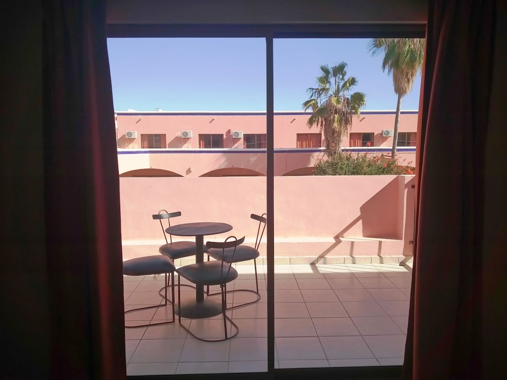 Los Jitos Hotel & Suites 39/56