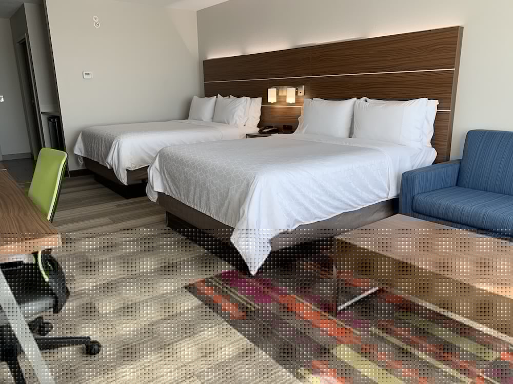 HOLIDAY INN EXPRESS & SUITES MOORE 33/75