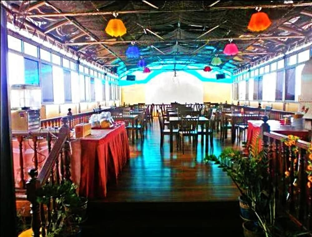 Flora Place Hotel 29/33